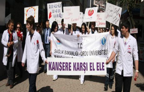 Kansere Dikkat Çekmek İçin Yürüdüler