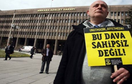 Duruşma Salonu Karıştı