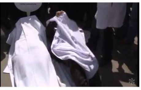 Sağlık Bakanlığı Önünde Kefenli Protesto