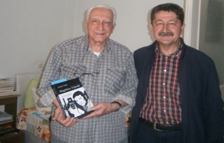 Kitap Yazarak Mutlu Oluyor
