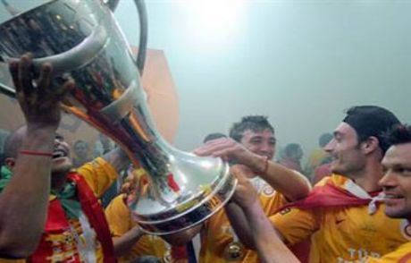Şampiyon Zirvede, Fenerbahçe Dipte