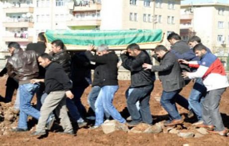 Eşini 43 Yerinden Bıçakladı