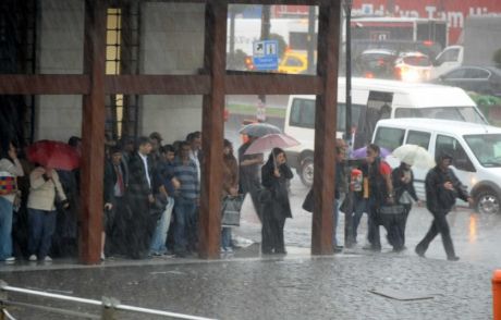 Yağmur İstanbul'u Teslim Aldı