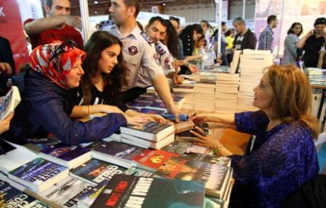 Ünlü Yazarlardan Kitap Fuarına Övgü