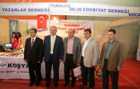 Milletvekilleri De Kocaeli Kitap Fuarı'nda