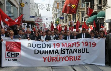 Onbinlerce Chp'li 19 Mayıs'ı Taksim'de Kutladı