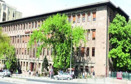 Darbecilerin İşgal Ettiği Binada Sivil Anayasa