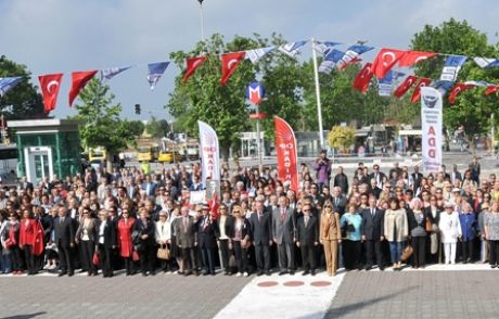 Kadıköy De İki Ayrı Çelenk Koyma Töreni