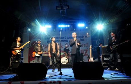 Gençlik Şölenine Badem Grubu Damga Vurdu