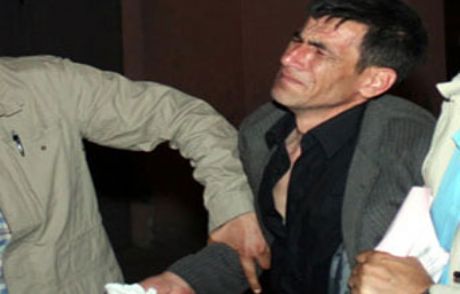 Düğünden Sıkılan Oğlunu Bıçakladı