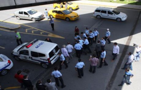Polisi Hastanelik Ettiler!