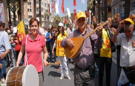Kamu Çalışanlarından Protesto