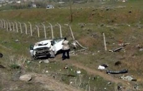 Erciş'te Otomobil Devrildi: 2 Ölü
