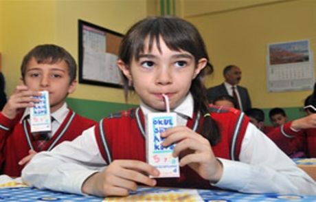 Gümüşhane'deki Öğrencilere Süt Dağıtıldı