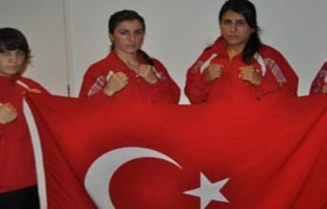 Bayan Boksörler Altın Avında