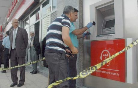 Atmde Kart Kopyalama Cihazı Bulundu