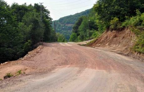 Heyelandan Bozulan Yollar Düzeltildi