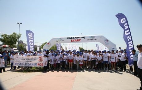 Olimpik Gün Koşusu Kartal'da Yapıldı