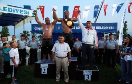 Başpehlivan Değişmedi!