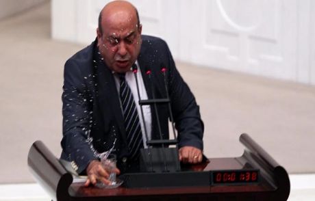 Bu Kez Bardağı Kıramadı