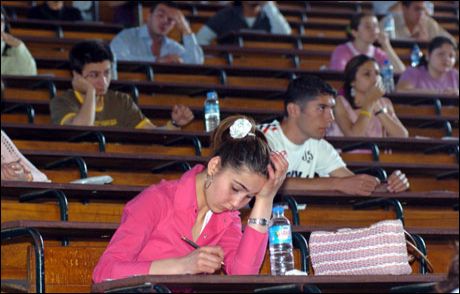 Sınavdan Çıkan Öğrencilere Sürpriz!