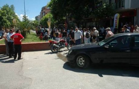 Karasu'da Motor Kazası İki Kişi Ağır Yaralandı