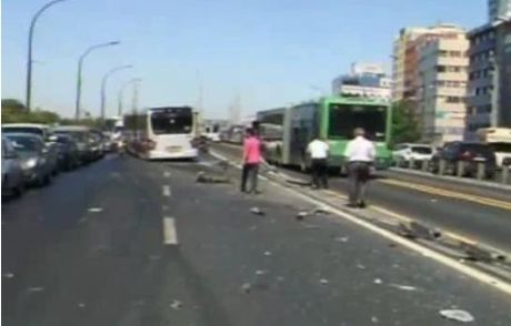 Metrobüs Yolunda Kaza