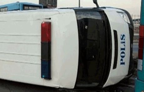 Mersin'de Polis Minibüsü Devrildi: 9 Yaralı