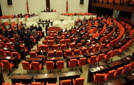 Türkiye İnsan Hakları Kurumu Meclis'ten Geçti