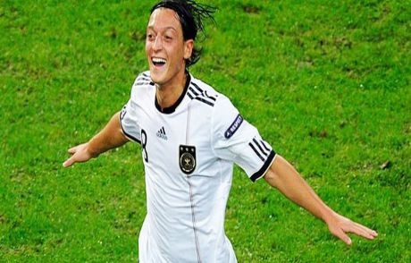 Mesut'un Babasından Irkçılık Tepkisi
