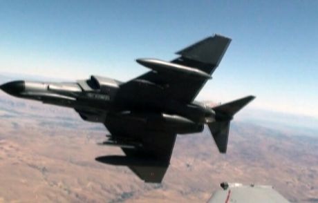 Pilotun Evinde Ümitli Bekleyiş