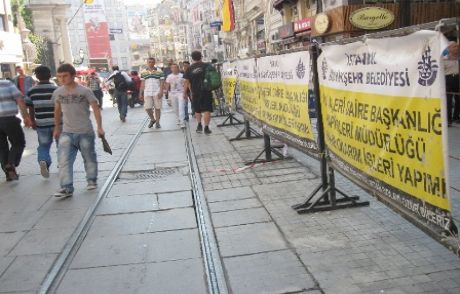 İstiklal'de Zemin Yine Sil Baştan!