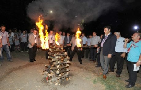 2 Bin İzci Kamp Ateşini Yaktı