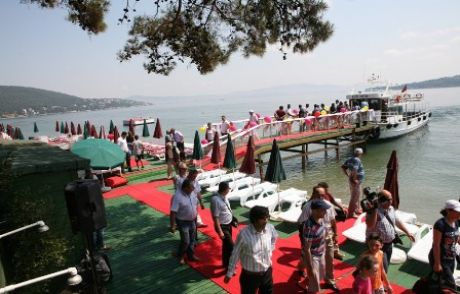 Büyükada Sosyal Tesisi Sezonu Açtı