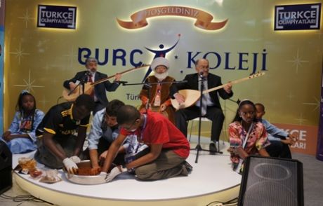 Tanzanyalı Öğrencilerden Çiğ Köfte Şöleni