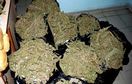 Dur İhtarına Uymayan Araçtan 70 Kg Esrar Çıktı