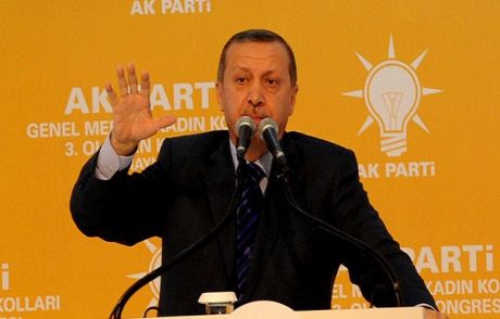 'kimse Elini Kolunu Bağlayarak Oturamaz'