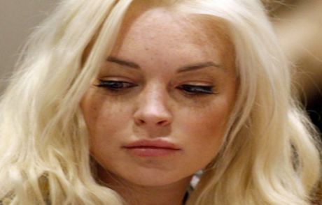 Lindsay Lohan, Trafik Kazası Geçirdi