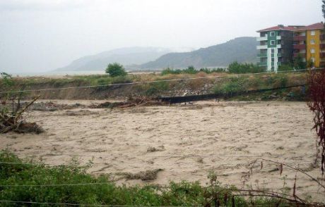 Samsun'da Yağış Köprü Yıktı