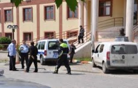 İzmir Adliyesi'nde Kavga: 2 Yaralı!