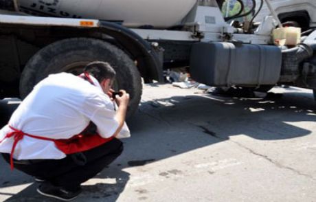 Beton Mikserinin Altında Kaldı