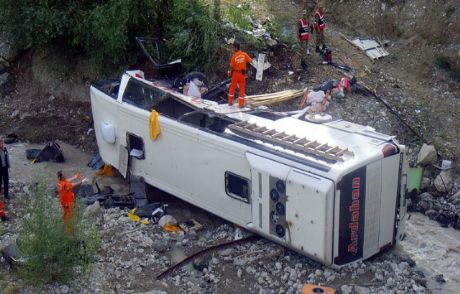 Erzurum'da Otobüs Dereye Uçtu