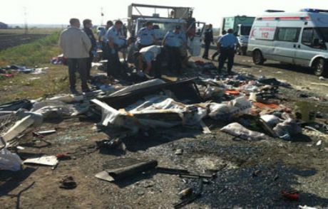 Ağrı'da Kaza: 13 Ölü