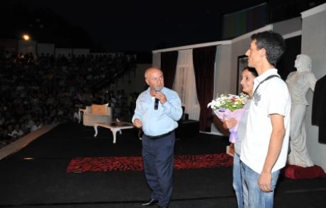 Tiyatro Festivalinde Sahnede Evlilik Teklifi