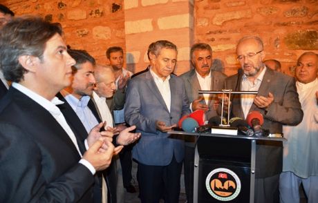 İstanbul'un İlk Camisi Yeniden İbadete Açıldı