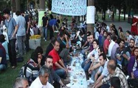 Taksim'de 'lüks İftar'a Tepki
