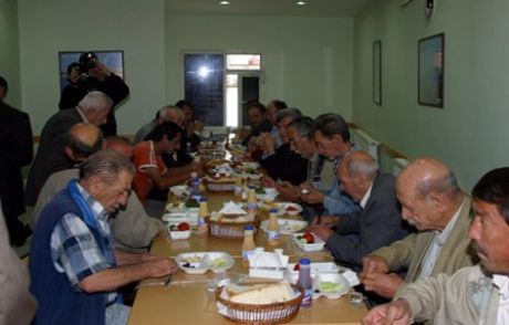 Gariplere Aile Sıcaklığında Hizmet