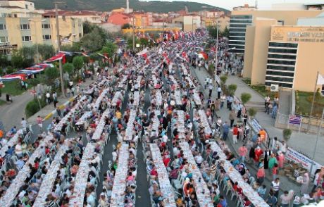 Kubbe Caddesi'nde İftar Coşkusu