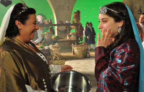 Hazal Kaya Şimdi De Sultan Oldu