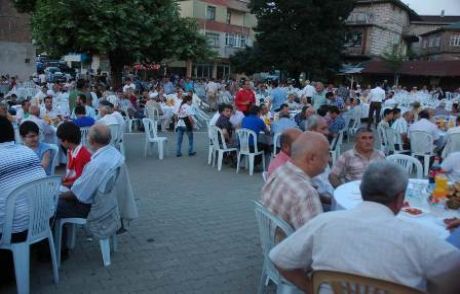 Kuyumcullu Köy'ünde Bin Kişiye İftar